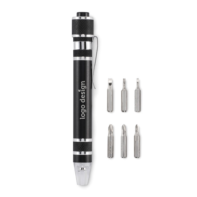 Multiværktøj med lommelygte